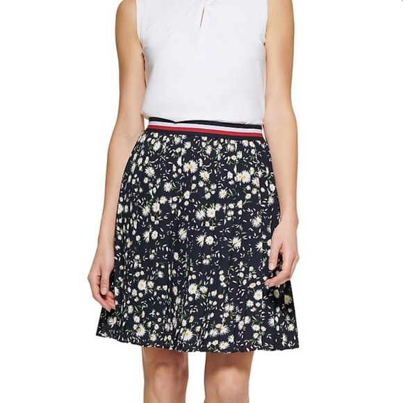 Tommy Hilfiger pleated daisy print skirt - Picture 1 of 5